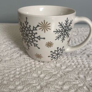 Starbucks Silver Gold Snowflakes Mug 16oz. 2009 Winter Holiday Christmas